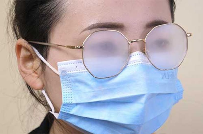 戴口罩易令眼镜起雾 医生建议用皂水洗镜片