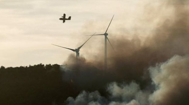 法南部突发野火，过火面积约800公顷。