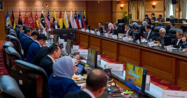 首相安华主持国家科学理事会会议。