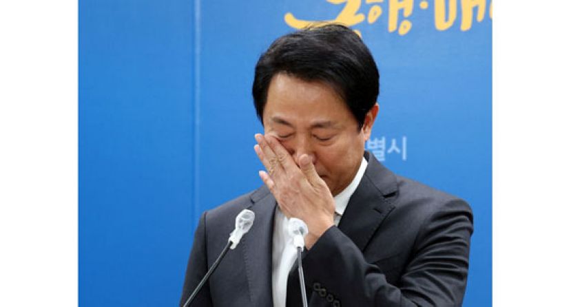 首尔市长吴世勋在记者会上，为梨泰院踩踏事件落泪道歉。