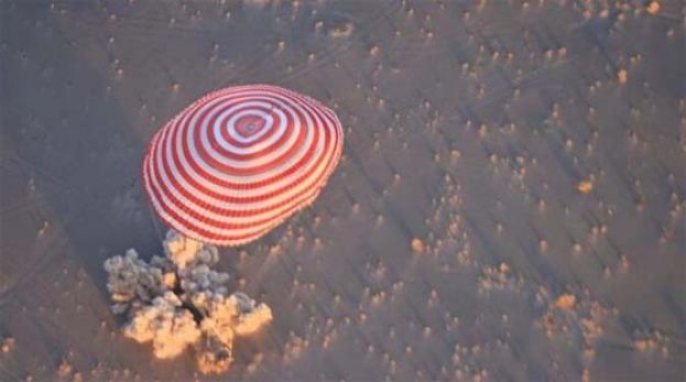 神舟十六号载人飞船返回舱，周二成功着陆。