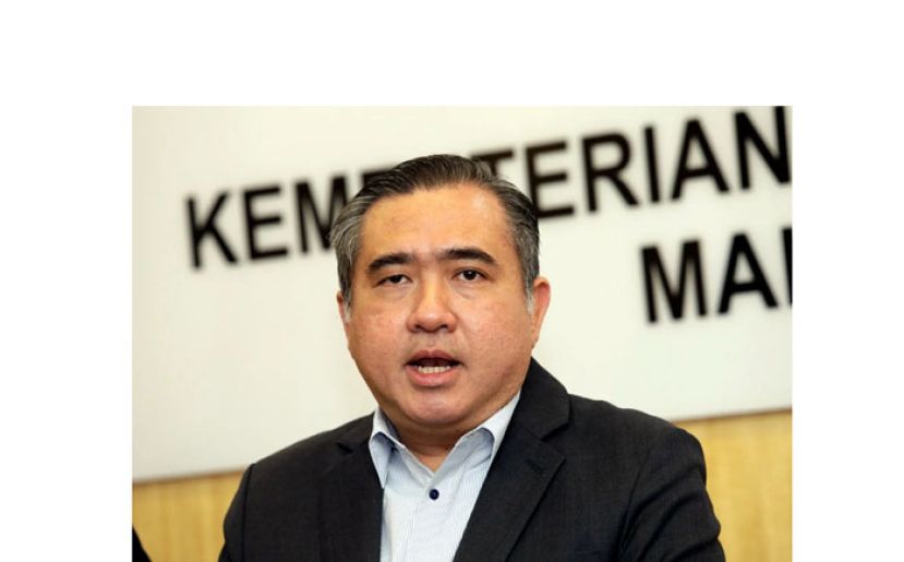 交通部长陆兆福。