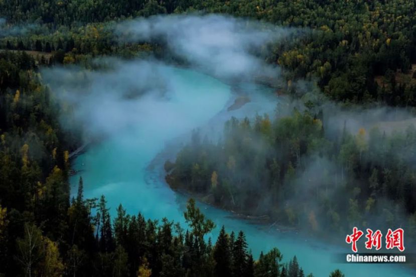 新疆喀纳斯湖。