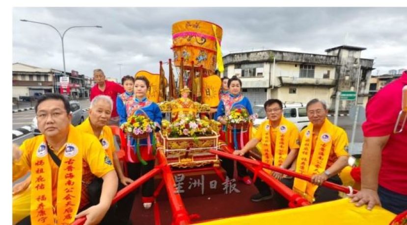 古晋海南公会去年组团恭迎来自中国湄洲岛妈祖祖庙之妈祖分灵金身抵达古晋。