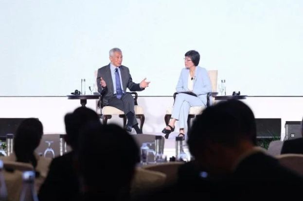 李显龙在慧眼中国环球论坛的炉边对话中，如此回应对话主持人、新报业媒体华文媒体集团社长李慧玲。