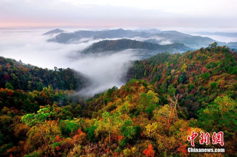 怀化溆浦县穿岩山景区。