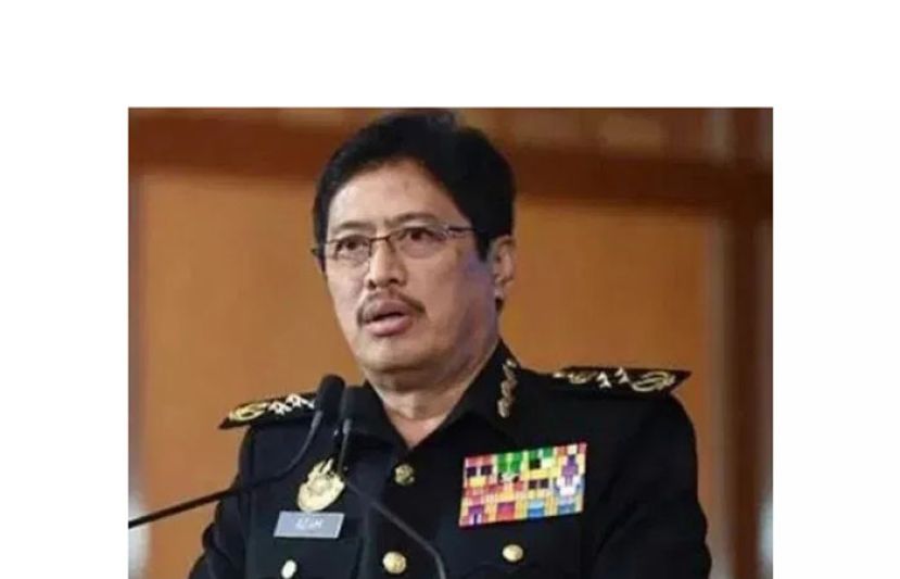 丹斯里阿占巴基。