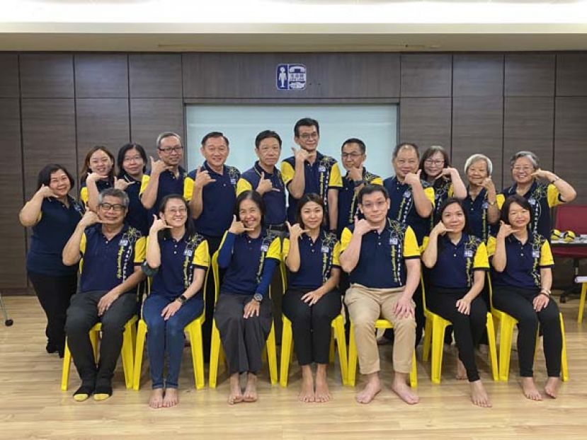 前排左四会长钟琍玟。