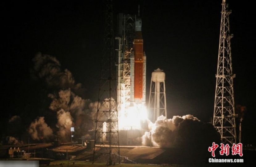 当地时间11月16日凌晨，搭载&ldquo;猎户座&rdquo;飞船的巨型探月火箭&ldquo;太空发射系统&rdquo;从美国佛罗里达州肯尼迪航天中心发射升空，开启&ldquo;阿耳忒弥斯1号&rdquo;无人绕月飞行测试任务。