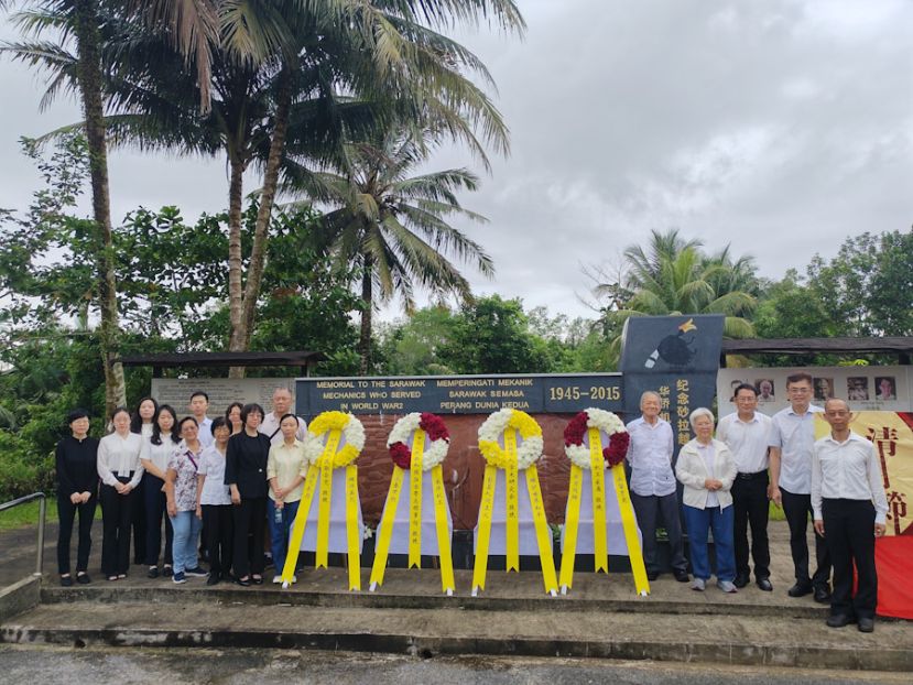 清明肃祭南侨机工先贤 赓续忠魂浩气 中国驻古晋总领事馆与砂拉越华人学术研究会联合举行公祭仪式