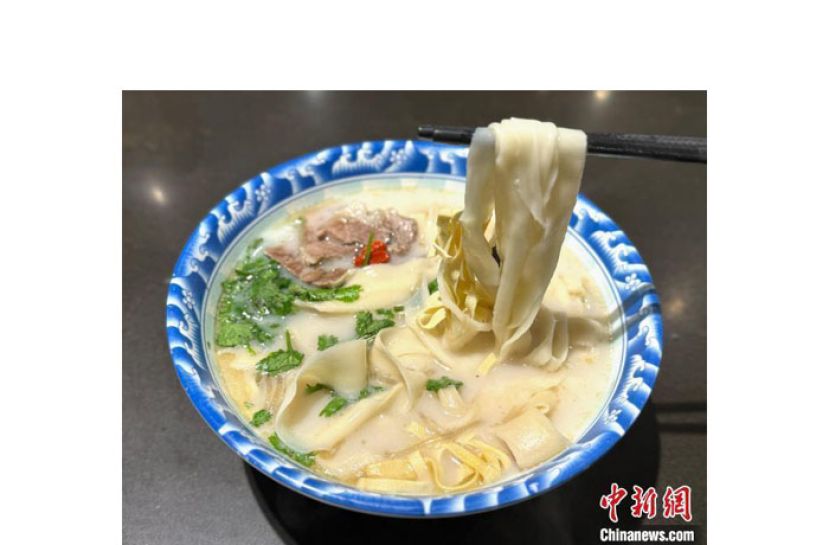 一碗浓郁的河南烩面。