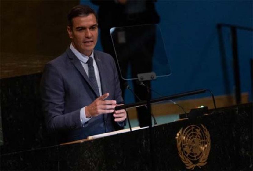  西班牙首相桑杰士在国会上宣布最新的援助方案。