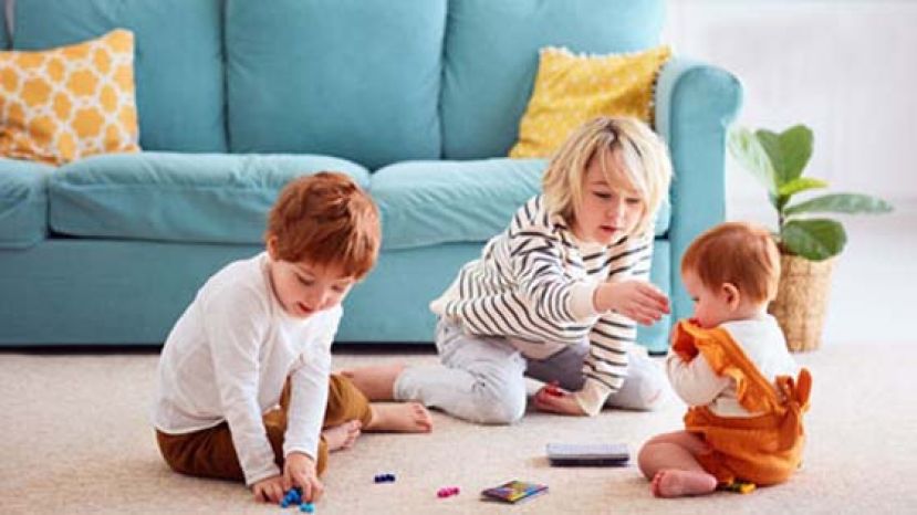 男童玩抛接益智磁力球　一恍神32颗吞肚