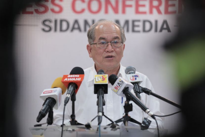 副首长拿督阿玛道格拉斯。