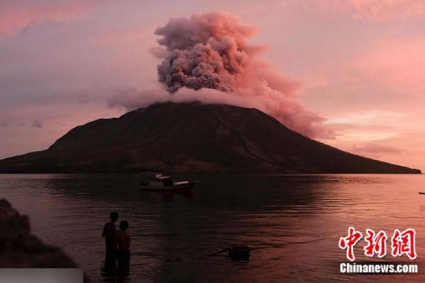 19日，印尼鲁昂火山再次喷发。