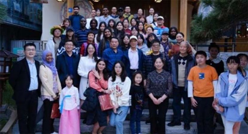 绽放中华传统艺术魅力，西南交大为留学生举竹编非遗活动。