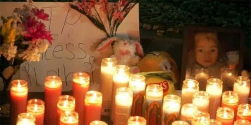 2岁女童摊前被撞毙，肇事司机竟是3岁童。