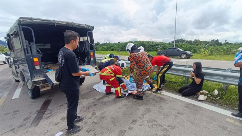 斯里阿曼通往木中道路酿死亡车祸 47岁华裔男子不幸在车祸中丧命