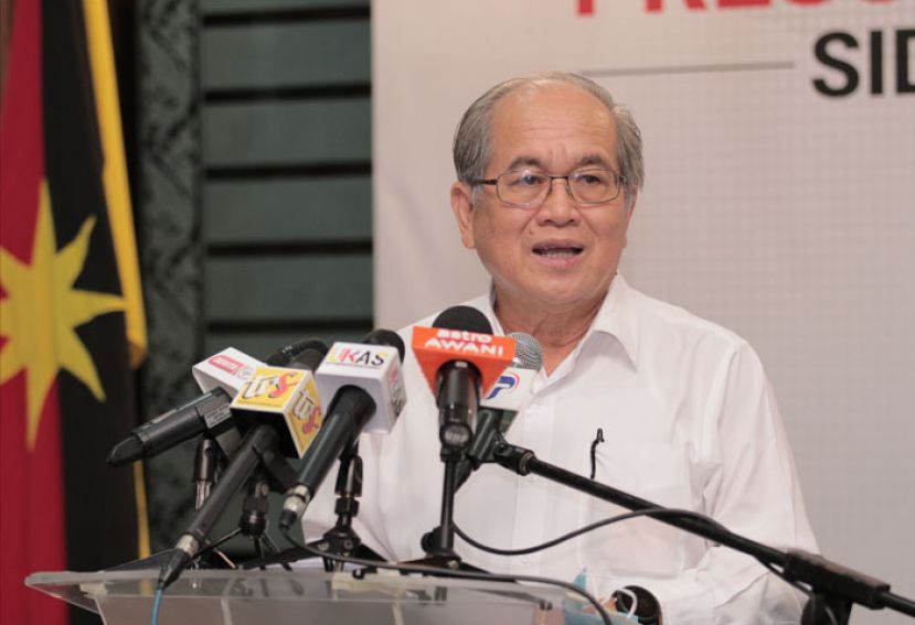 道格拉斯：砂跟随联邦政府的复课决定。