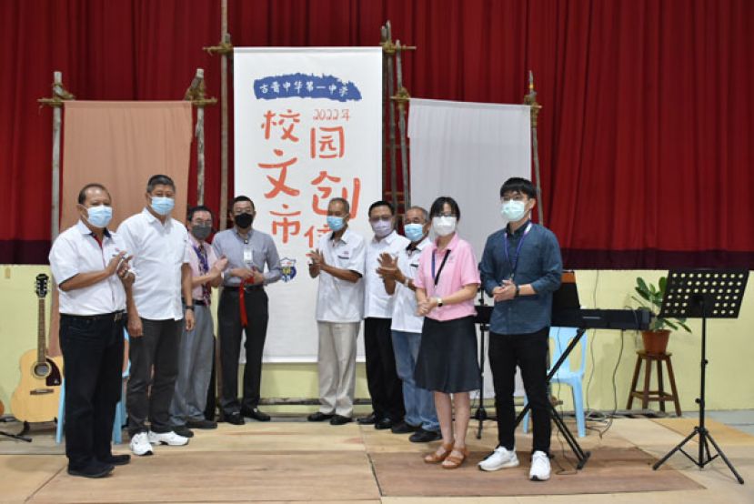 一中校园文化市集   文学与艺术结合