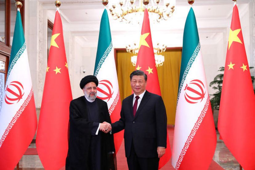 中国国家主席习近平（右）14日在北京人民大会堂，与前往中国进行国是访问的莱希举行会谈。