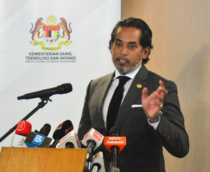 科学、工艺及革新部长凯里。