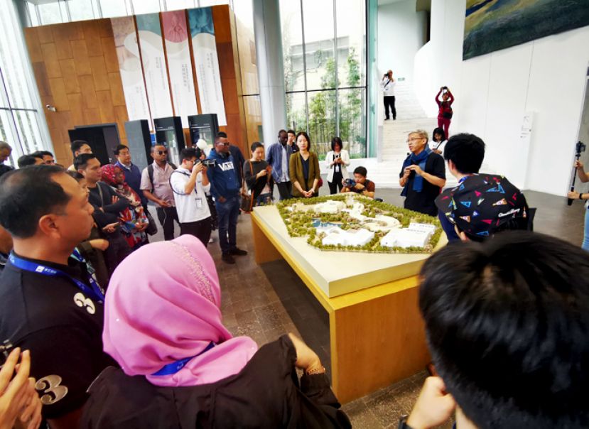 23个国家的50余位媒体代表，参加&ldquo;美丽浙江&rdquo;采风活动到中国丝绸博物馆展开考察。