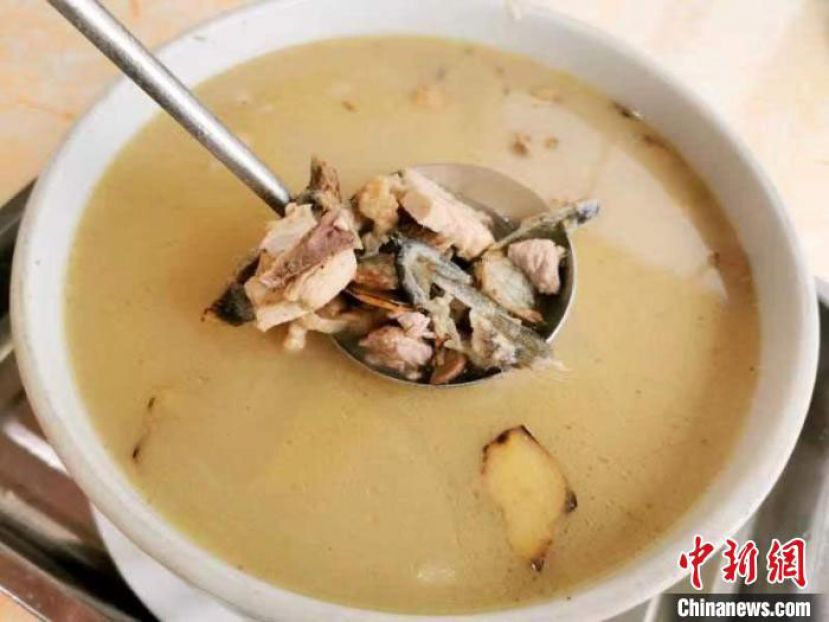 恩平特色菜式&ldquo;簕追煮酒&rdquo;。