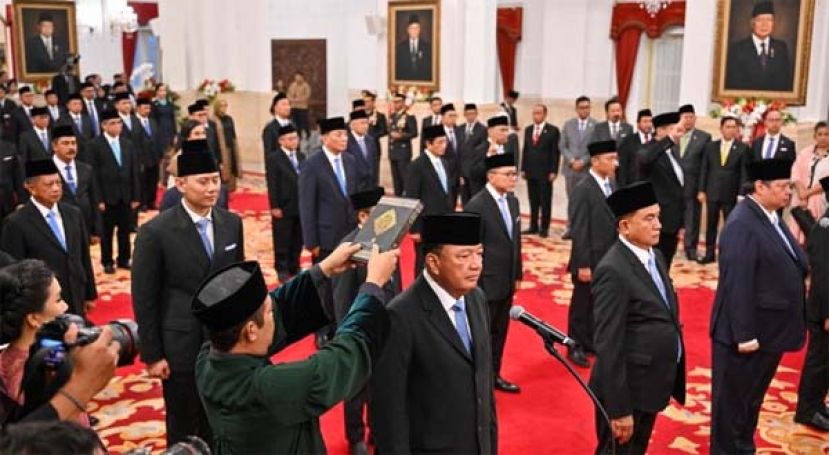 印尼新内阁宣誓就职，最年轻部长34岁。