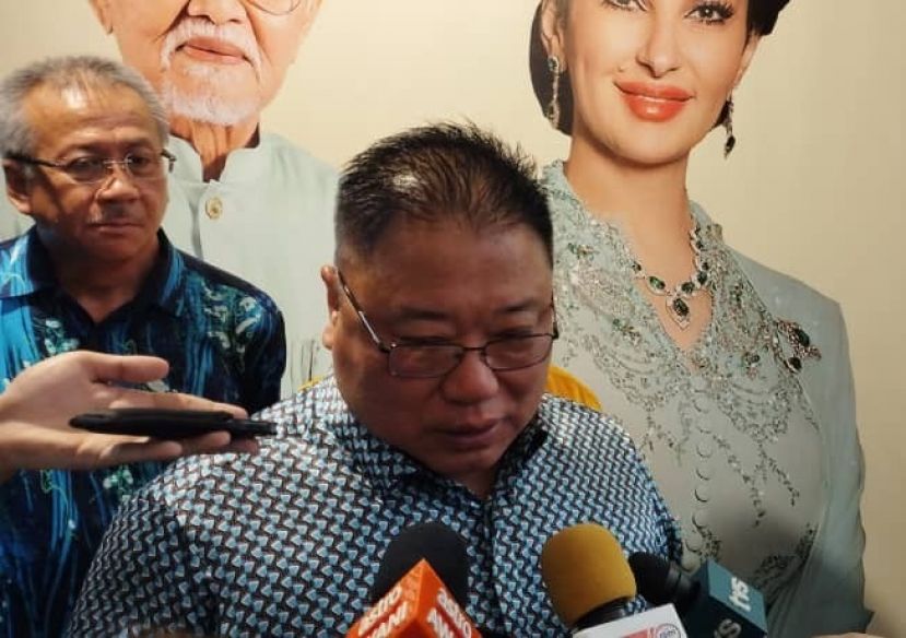 联邦旅游艺术及文化部长拿督斯里张庆信向媒体发表谈话时摄。