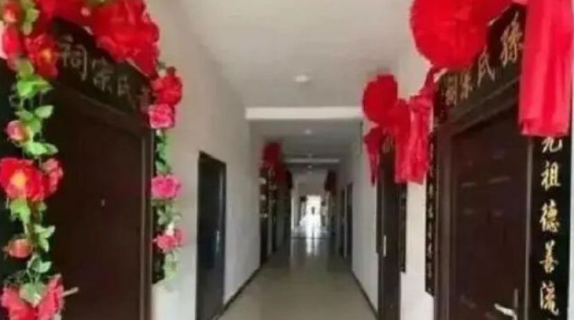 中国城市墓地太贵，郊区骨灰房盛行。