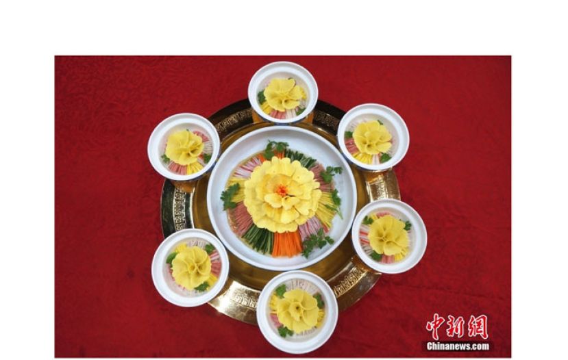 颜值与美味并存的洛阳水席头牌菜──牡丹燕菜。