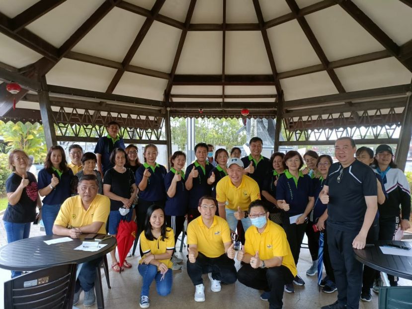 出席帮乐龄人士申请砂拉越肯雅兰金卡的团队一摄。