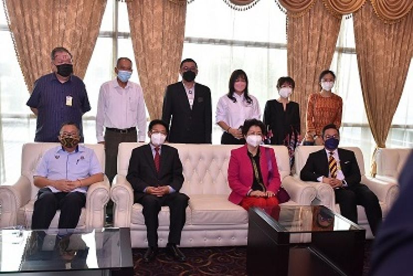中国驻古晋总领事程广中于今日离任回国