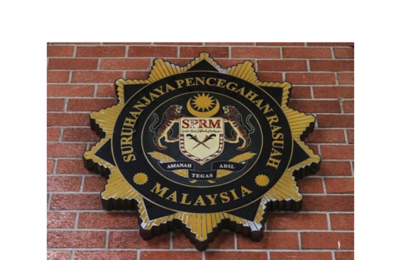 反贪会突击前首相官员住家　搜获逾1亿令吉巨款与珠宝