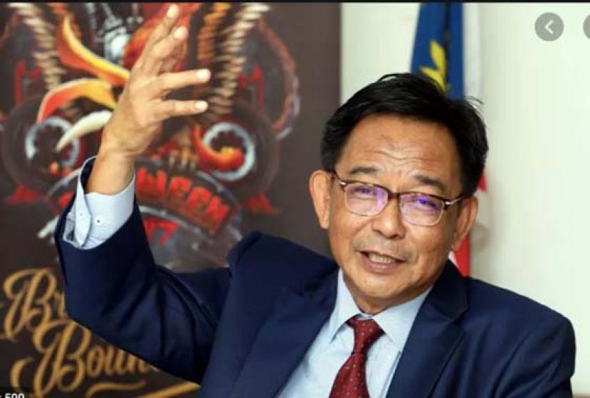砂青年及体育部长拿督阿都卡林。