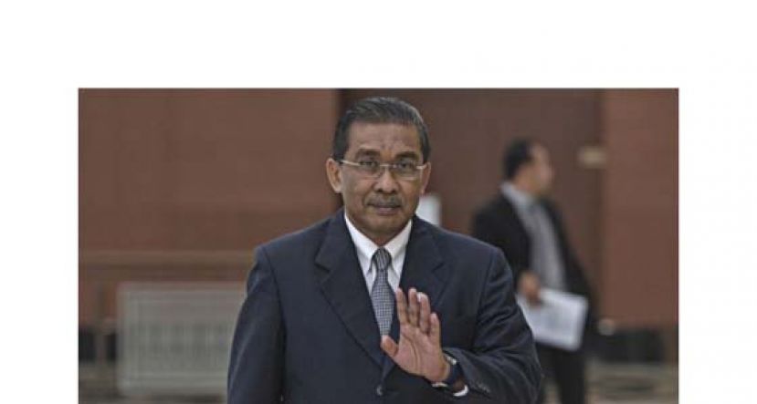 首相署（国会及法律事务）部长拿督达基尤丁。