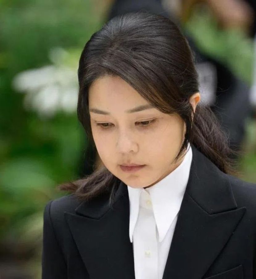 金建希。