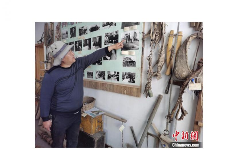 马进全讲解老照片。