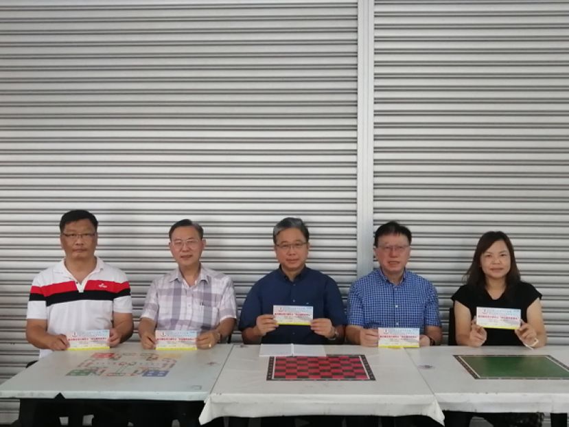 图一：左起为贝克民、张光福、陈贻贤、郑自勉、张慧娇。