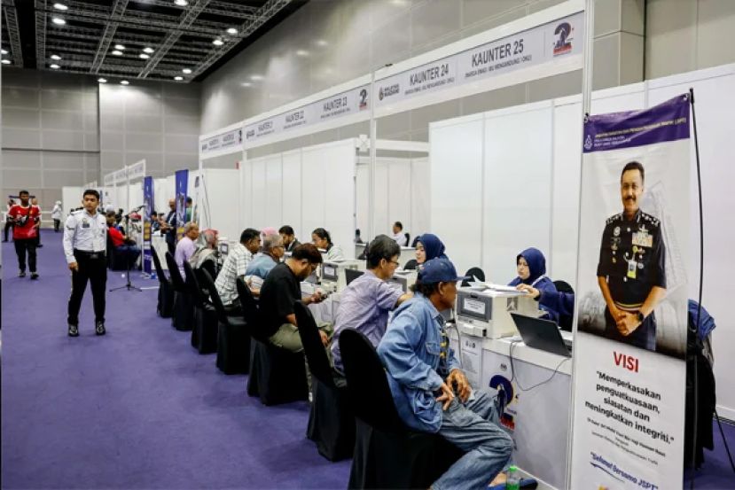 60%警方罚单折扣优惠  千名民众大清早排队缴付拖欠的罚单