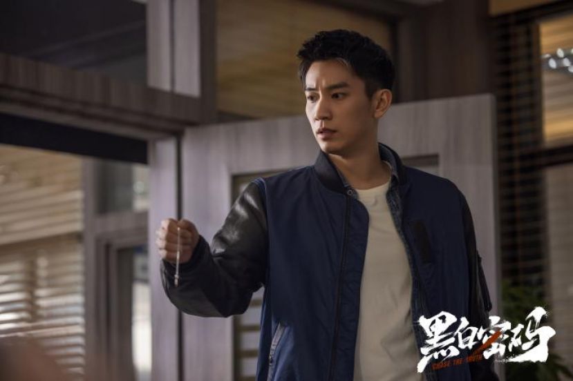 《黑白密码》剧照，王子奇饰演楚一寒。