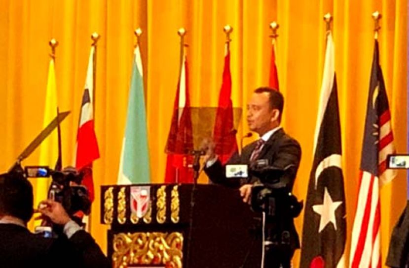 图：教育部长马智礼发表年度训词。   