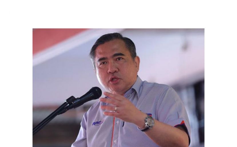 交通部长陆兆福。