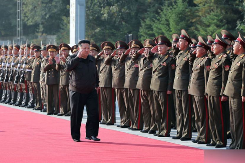 金正恩日前视察第2军团。