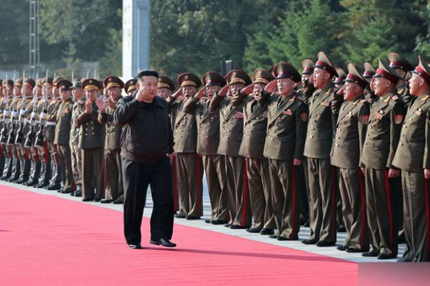 金正恩日前视察第2军团。