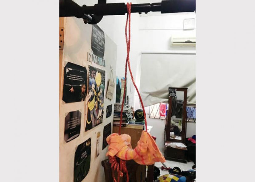 少年以尼龙绳上吊自尽。