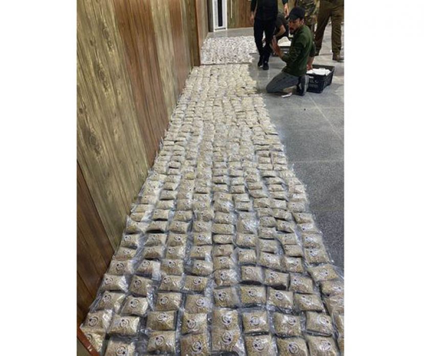 今年3月11日，伊拉克与叙利亚边境查获苹果箱里的300万粒&ldquo;圣战药丸&rdquo;。