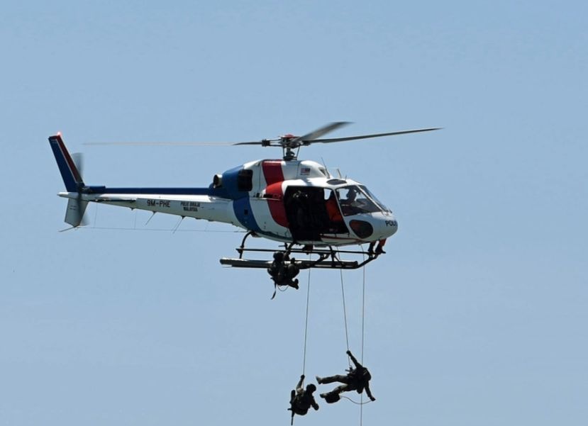 柔州消拯局证实，直升机上的5人皆是警员并且全数受伤