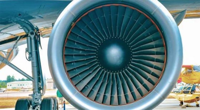 美国去年至今已发生至少两宗机场地勤人员被吸入飞机引擎惨死。